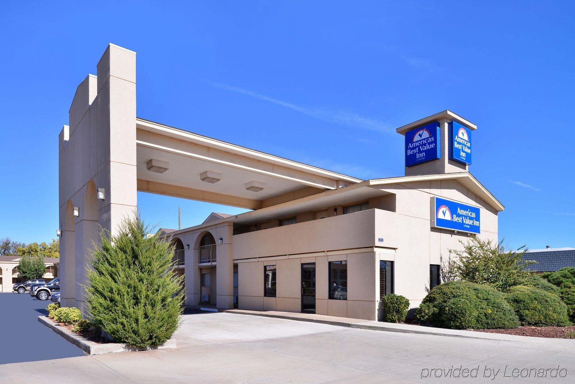 Executive Plus Inn And Suites Elk City Exterior photo