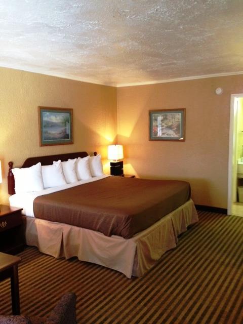 Executive Plus Inn And Suites Elk City Room photo