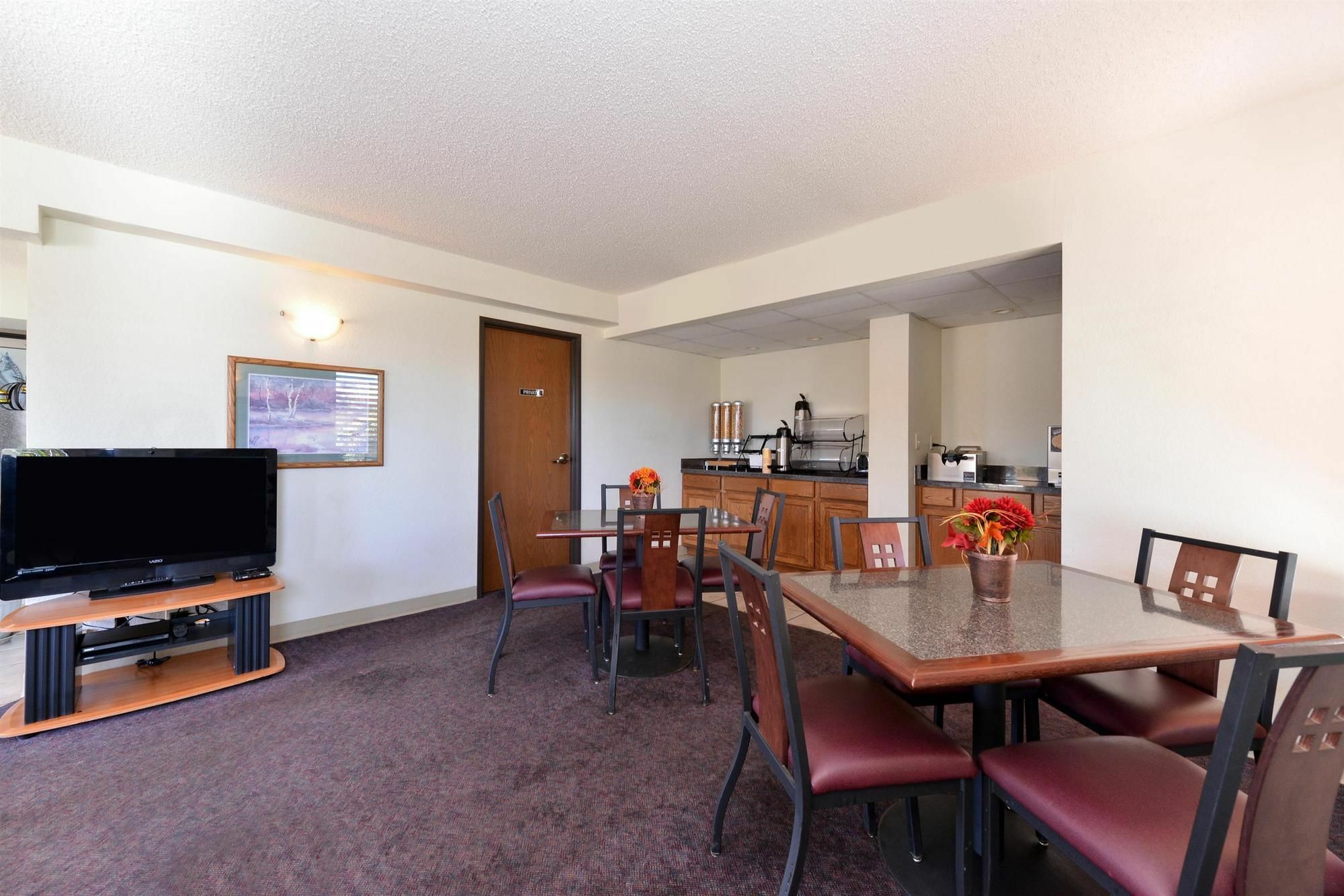 Executive Plus Inn And Suites Elk City Exterior photo